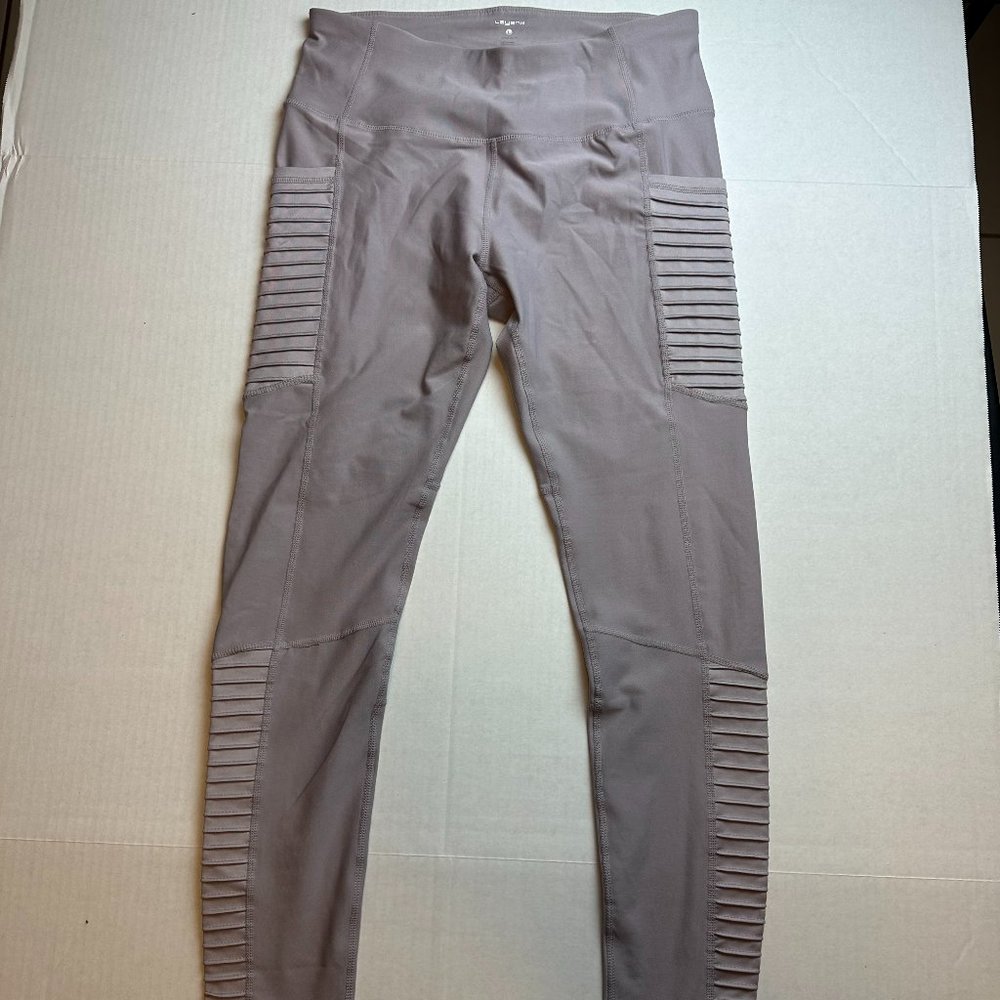 Layer8 Women's Athletics Qwick Dry Leggings Size Large Color Gray